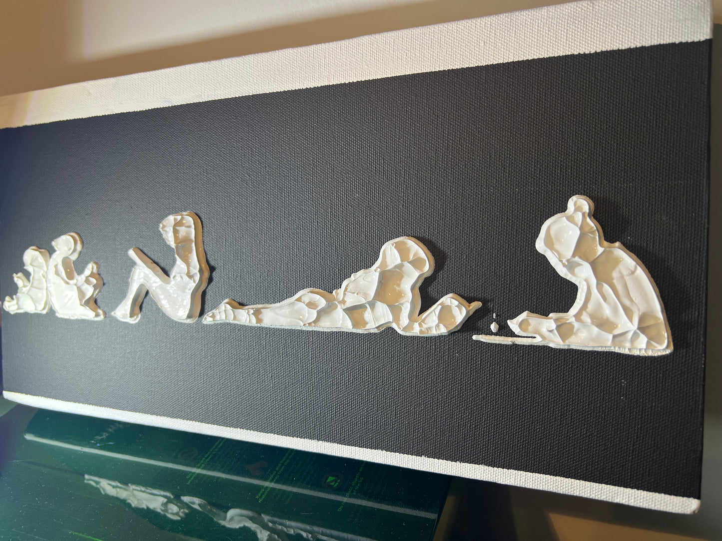 Tableau sur toile Acrylique la lectrice monochrome